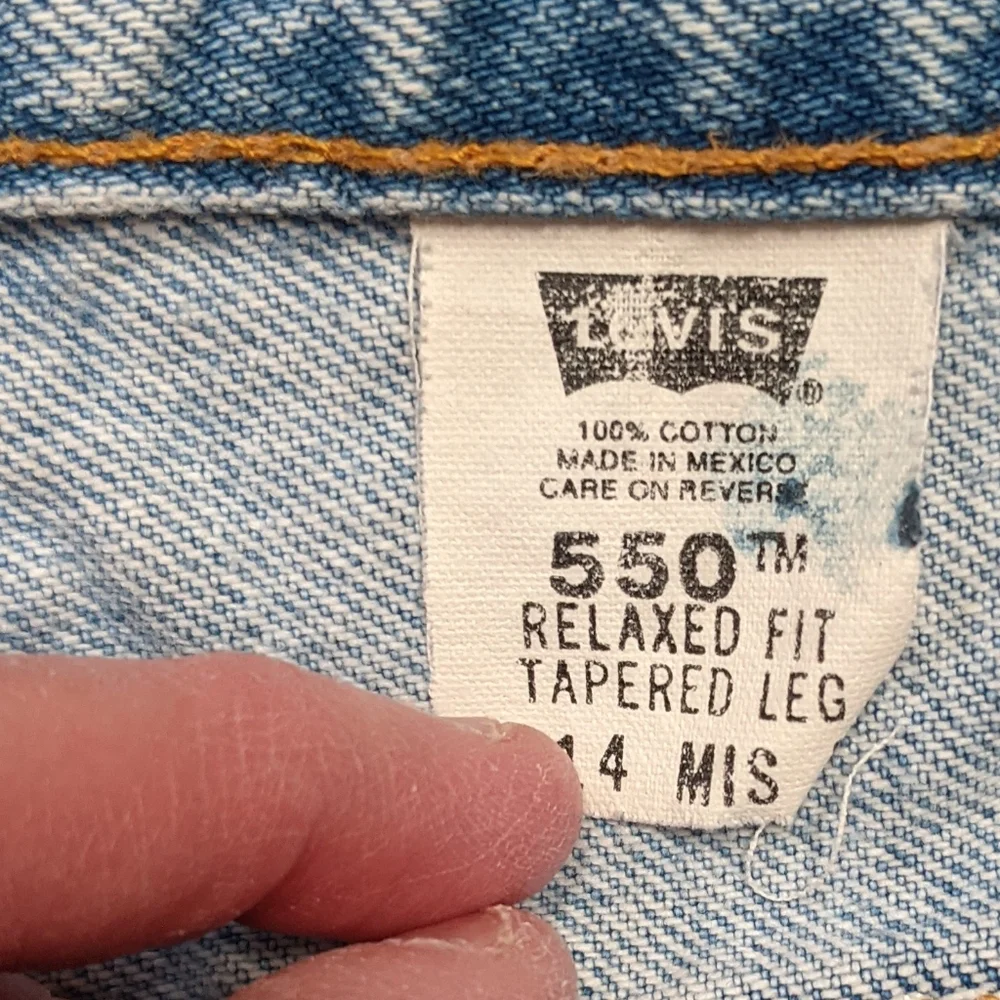 Vintage ladies Levi mom jeans 550s, tapered leg, as new 14, light wash
